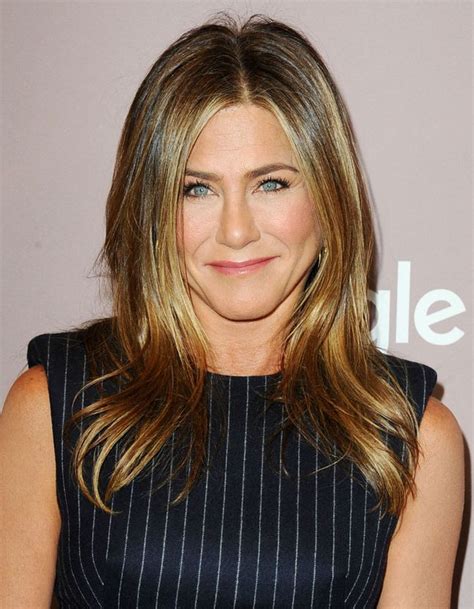 Jennifer Aniston D Voile Des Clich S Craquants Avec Son P Re Et Fait