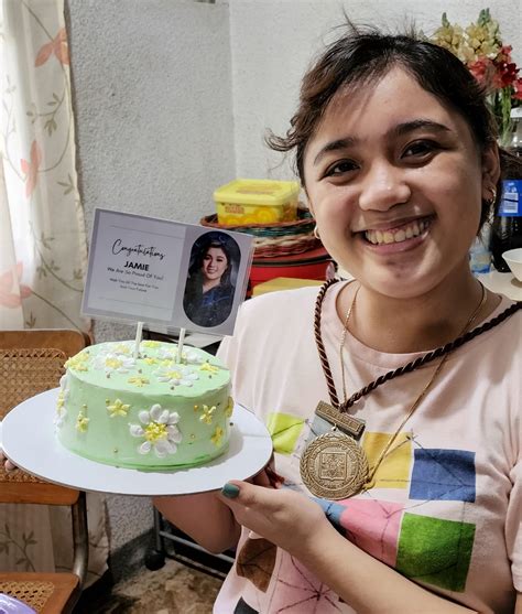 simple graduation cake 2