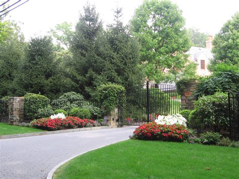 front driveway entrance landscaping ideas - Kelle Prentice