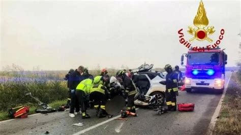 Muore A 39 Anni In Un Incidente Stradale Tre Feriti Gravi Nello