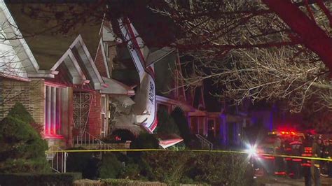 Small Plane Smashes Into Chicago House Killing Pilot Cnn