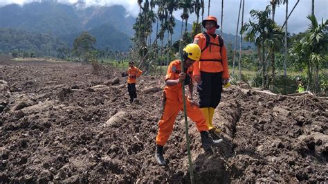 Nestapa Petani Malampah Ditelan Banjir Bandang Usai Gempa Pasaman Barat