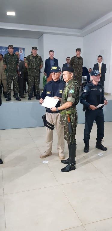 Chefe da Delegacia da PRF em Dourados recebe Diploma de Amigo da 4ª