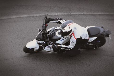 As Es La Suzuki Gsx S La Moto Naked Deportiva M S Atractiva Para El Carn A