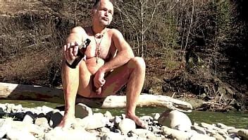 vagabundo de playa con cerveza compilación nudista XVIDEOS