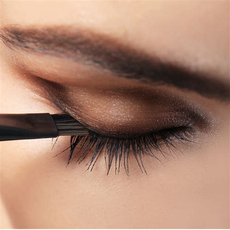 The Biggest Eyeliner Mistakes Everyone Makes And How To Fix Them