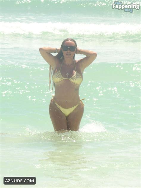 Aisleyne Horgan Wallace Sexy Flaunts Her Sizzling Bikini Body At A Beach In Cancun AZNude