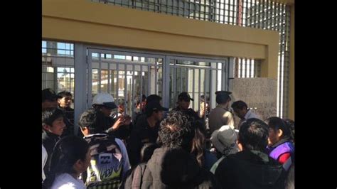 Chimbote Padres Protestan Por Obras Paralizadas En Colegio Rpp Noticias