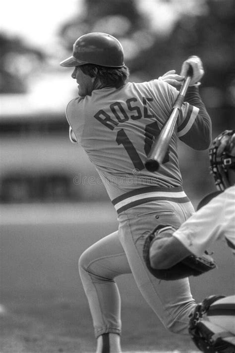 Pete Rose Of The Cincinnati Reds Editorial Photo Image Of Hitting