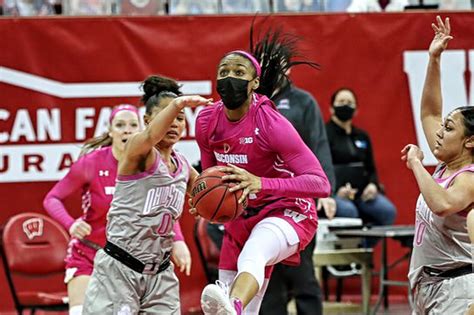 Wisconsin Badgers Womens Basketball Uw Scores Huge Upset Win Over No 12 Ohio State Buckys