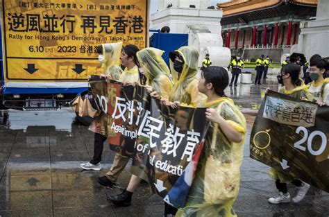 Cientos De Personas Salen A Las Calles En Taipei En Solidaridad Con