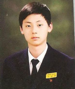 Vừa chiến thắng hot boy Produce bị đào mộ ảnh thời trẻ trâu cực cute