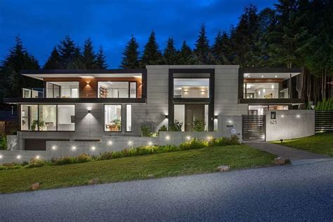 Gorgeous House in West Vancouver Overlooking Stunning Mountain & City ...