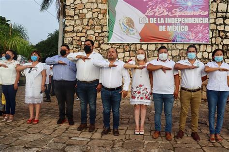 Autoridades Municipales Y Educativas Participaron En El Desfile C Vico