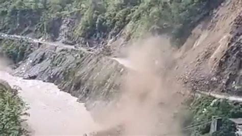 Watch Heavy Rainfall Triggers Massive Landslide In India S Uttarakhand Badrinath Highway