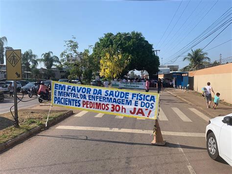 Profissionais de enfermagem fazem protesto na frente do Hospital João