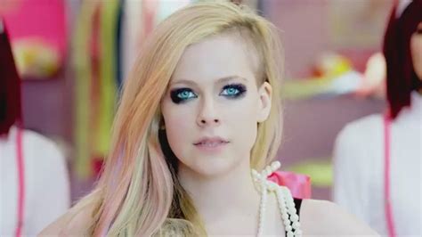 PAN on Twitter Segura esse rock Há 9 anos Avril Lavigne lançava