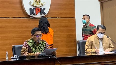 Sosok Ivana Kwelju Penyuap Mantan Bupati Buru Selatan Yang Ditahan Di