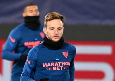 Foot Le Croate Ivan Rakitic Signe Au Hajduk Split