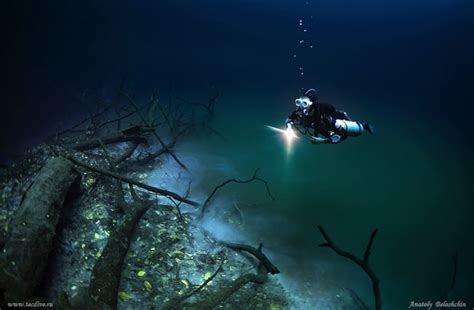 Misterioso río submarino fluye a lo largo del fondo del océano en