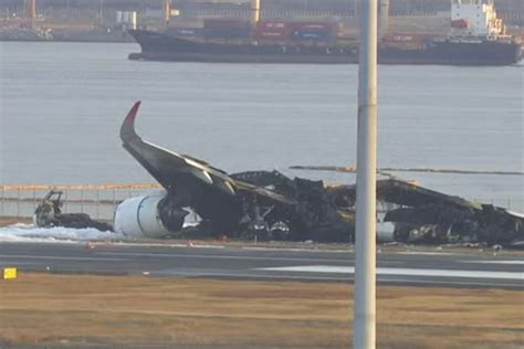 Tokyo Haneda Accident Investigation Begins Runway 16L 34R Remains