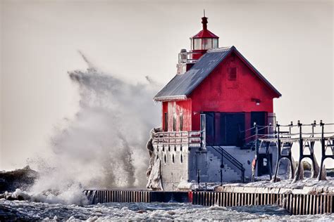 Winter Rage Grand Haven Pier Light Lake Michigan Grand Hav Flickr