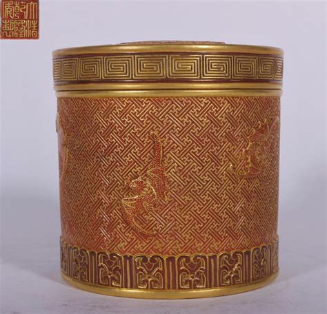 At Auction FAMILLE ROSE GLAZE AUSPICIOUS PATTERN JAR