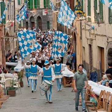 La Contrada Capitana DellOnda Ricorda Orgogliosamente Lartista