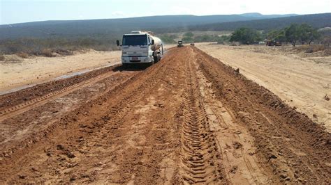 Governo retoma obras de pavimentação de rodovia que liga Piauí ao Ceará