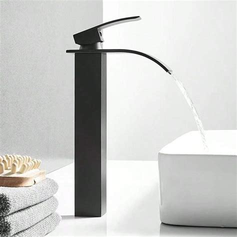 Conjunto de grifo de lavabo para agua fría y caliente con pintura negra