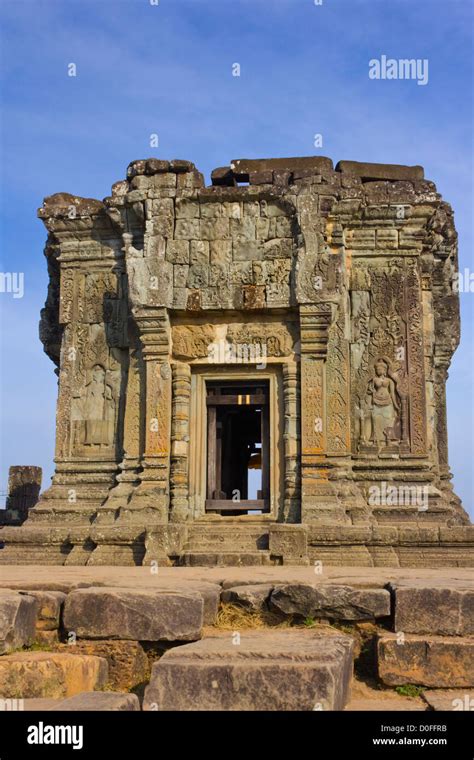 Phnom Bakheng Temple Near Angkor Wat Stock Photo Alamy