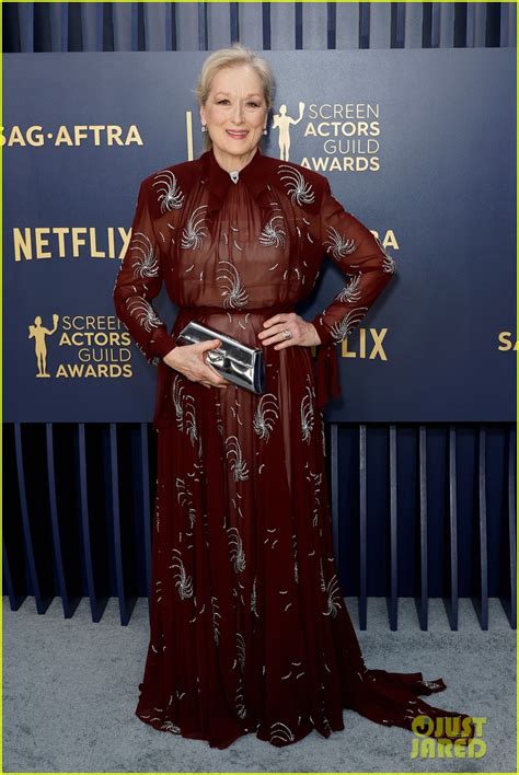 Anne Hathaway In Cerulean Meryl Streep Emily Blunt Pose At Sag