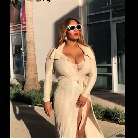 THICK REDBONE MILF IN DRESS 1