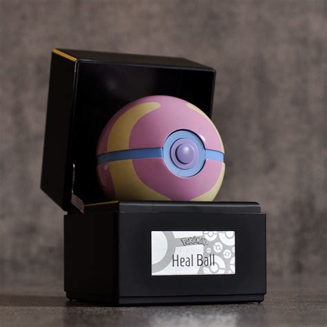 Pokemon Heal Ball Replica Met Licht Elbenwald