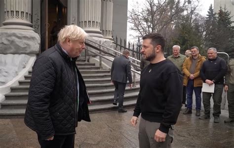 Johnson odwiedził Buczę Spotkał się z Zełenskim Witam w Kijowie