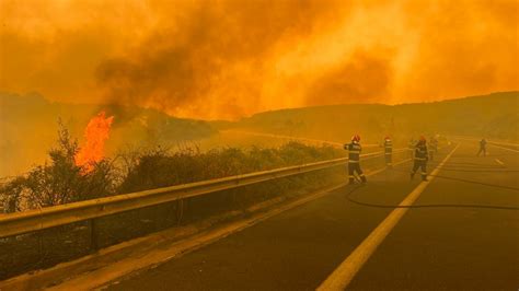 Nivel de alertă ridicat în Grecia 71 de incendii de vegetație au