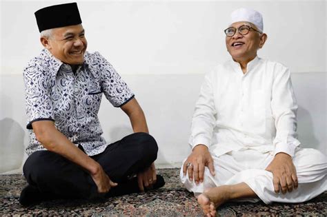 Ganjar Pranowo Sowan Ke Gus Mus Minta Restu