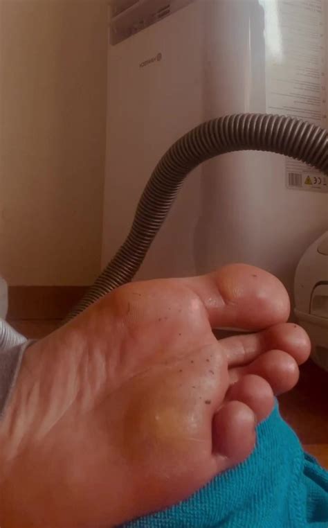 My Hot Cheesy Feet Vacuuming ThisVid En Anglais