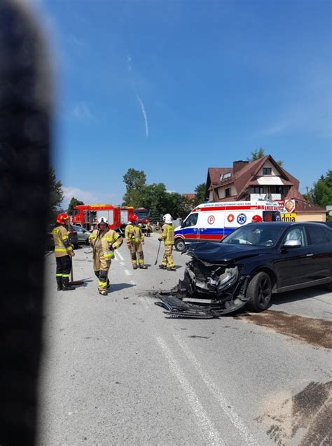 Zakopianka W Rdzawce zderzyły się dwa auta Dwie osoby poszkodowane