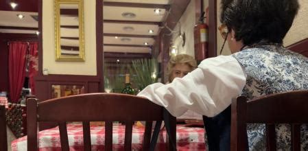 Dos Se Oras De A Os Amenazan A Una Pareja Gay En Un Bar Os Rajo