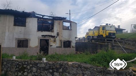 Un Incendio Calcina Una Vivienda De Dos Plantas En Castiello Parres