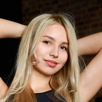 Candice Lauren Babe Page Watch This Adult Model On FreeOnes