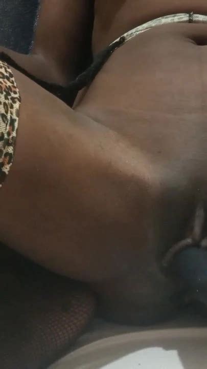 Must Share Moment From Biglips Close Up Masturbation Using Dildo And