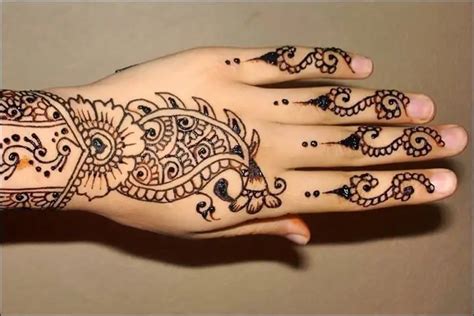 100 Gambar Henna Tangan Yang Cantik Dan Simple Beserta Cara Membuatnya