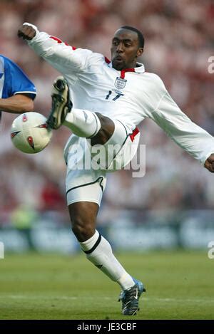 DARIUS VASSELL ENGLAND & ASTON VILLA FC 16 October 2002 Stock Photo - Alamy