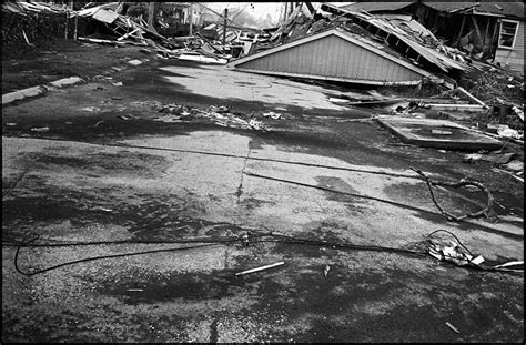 19 Heartbreaking Photos Of Hurricane Katrinas Aftermath Mother Jones