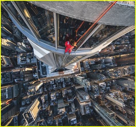 Jared Leto Climbs Empire State Building To Announce Thirty Seconds To