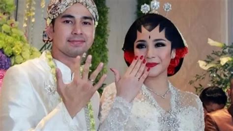 5 Rekomendasi Model Cincin Emas Yang Dipakai Seleb Dan Artis Inspirasi