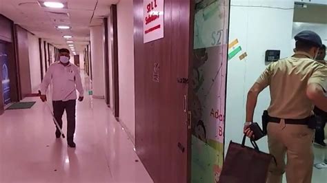 cid raid jha ckcke ofiser vitr clchil onz kaj pulis dhuktei mukh sukize