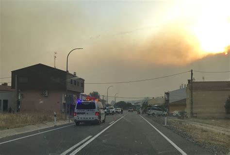 El Incendio De Navalacruz Sube A Nivel Y Se Evac A A Vecinos De La